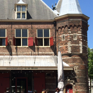 Nieuwmarkt-Amsterdam-rondwandeling-stadsgids-01